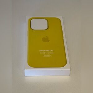 [LIKE NEW] Apple iPhone 16 Pro Silicone Case